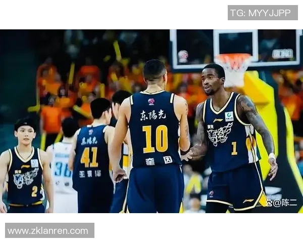 上海久事主场激战深圳马可波罗巅峰对决上演精彩篮球盛宴