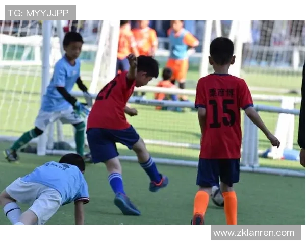 探索绿茵英雄成长轨迹当代足球运动员荣耀与奋斗传奇全纪实