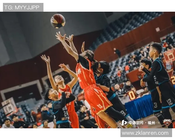 篮球点燃青春激情谱写团队拼搏与梦想的壮丽篇章